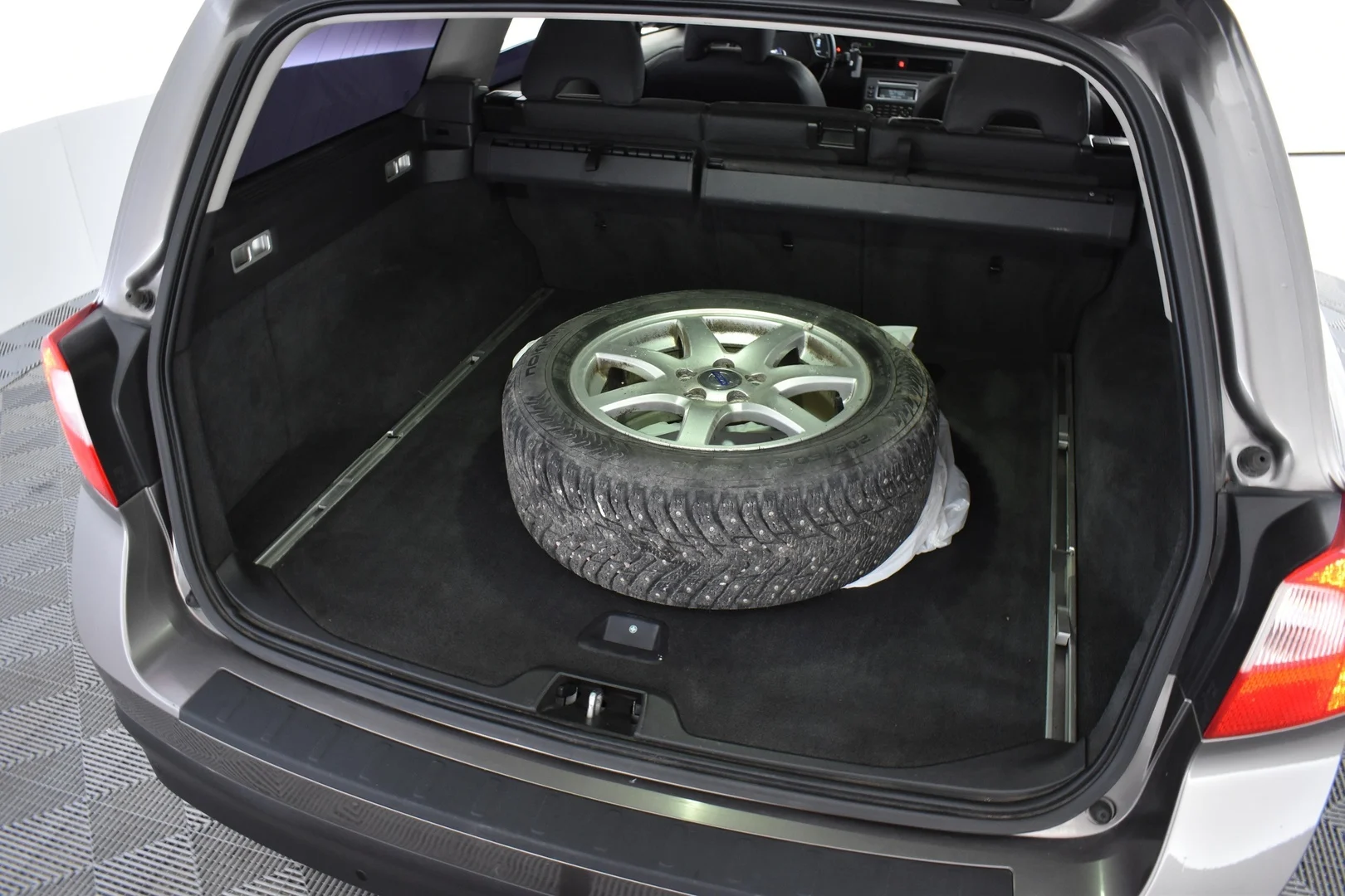 Car Image - 4UQGMv36nkYGtKjvi3QQ1u