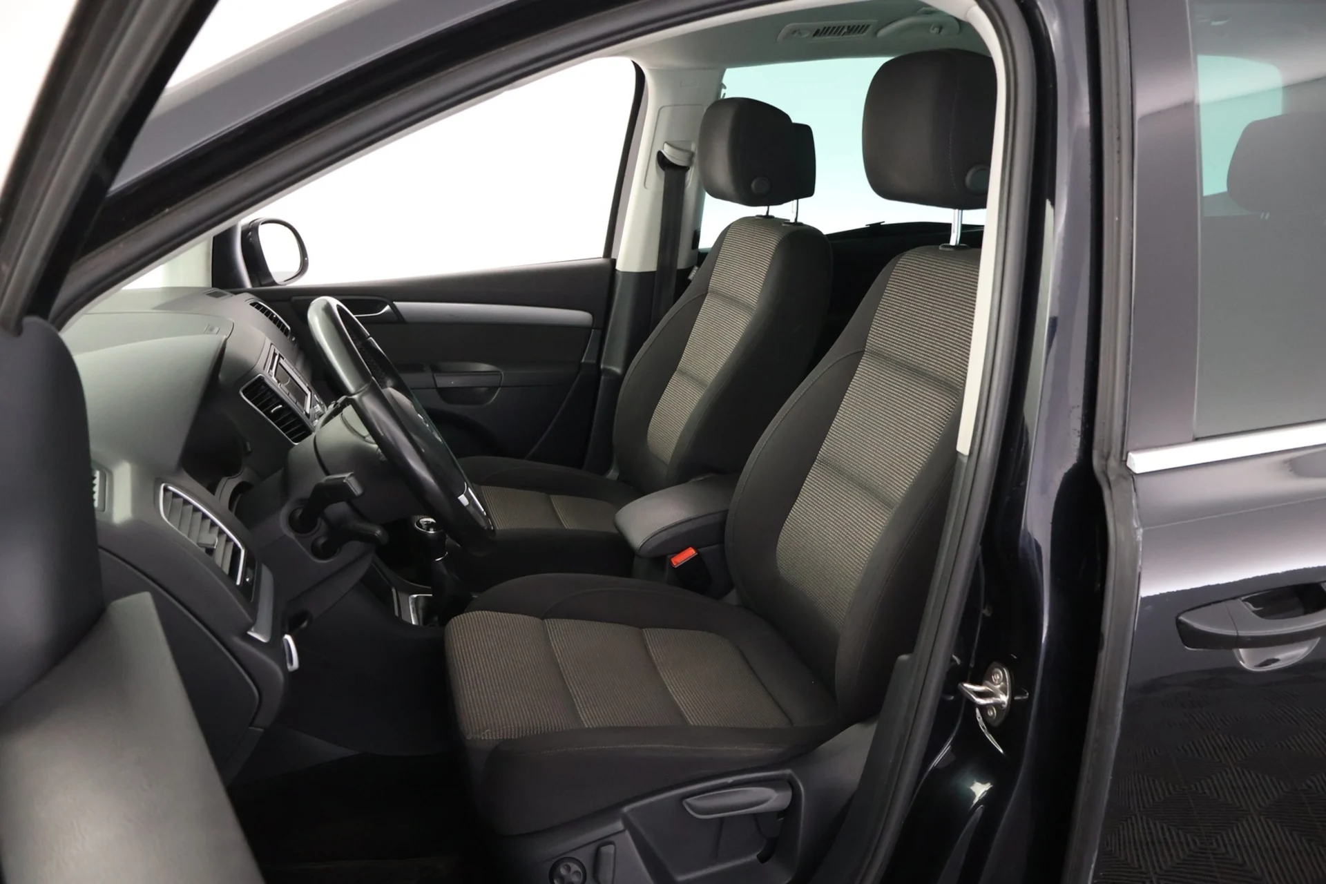 Car Image - q7E2zPZMD7lno2XxLv51q