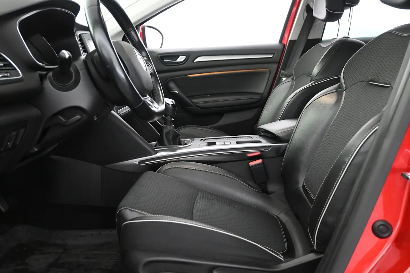 Car Image - 2yZ9HQBTSWHJ20FcsxNmt7