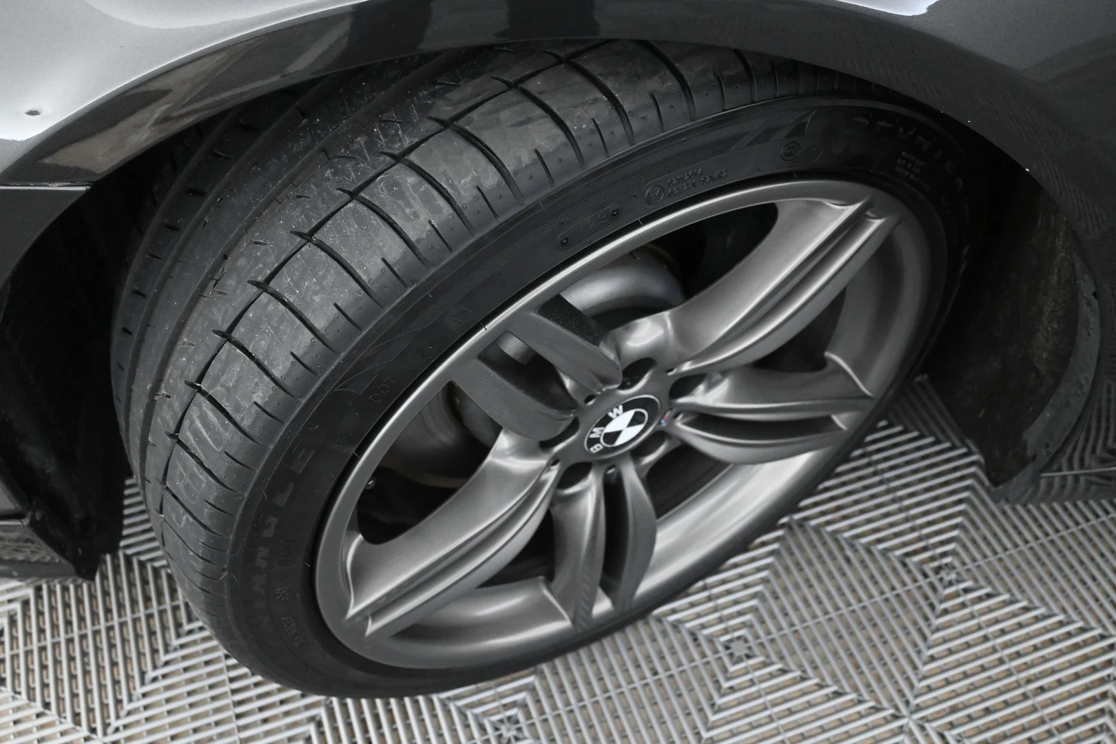 Car Image - 2QlVBRasV1XKM1xrVUv5nd