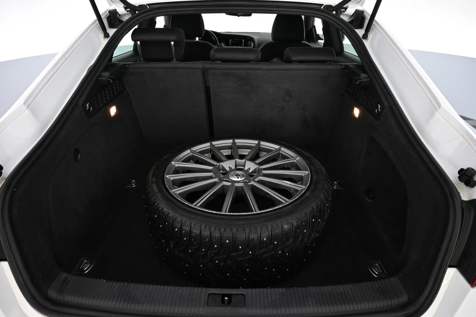 Car Image - eW6sxIuEE7wu8WdNbwc9z