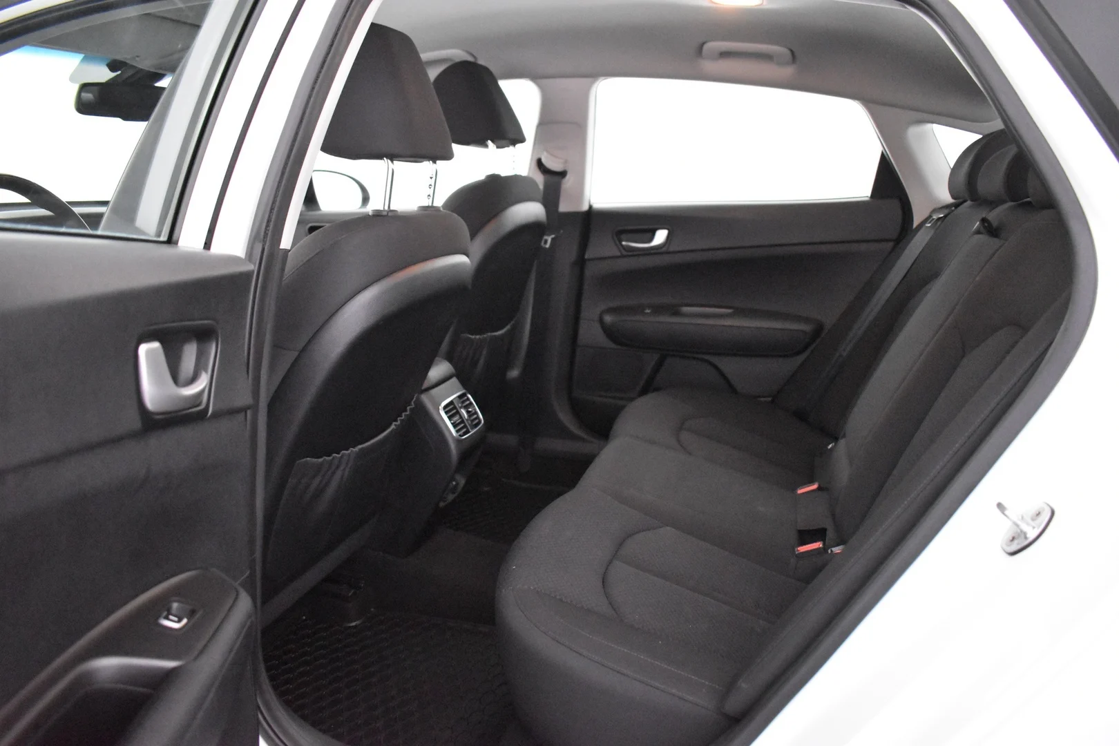 Car Image - 7L7fAJ9H97egxWBGSszTS7