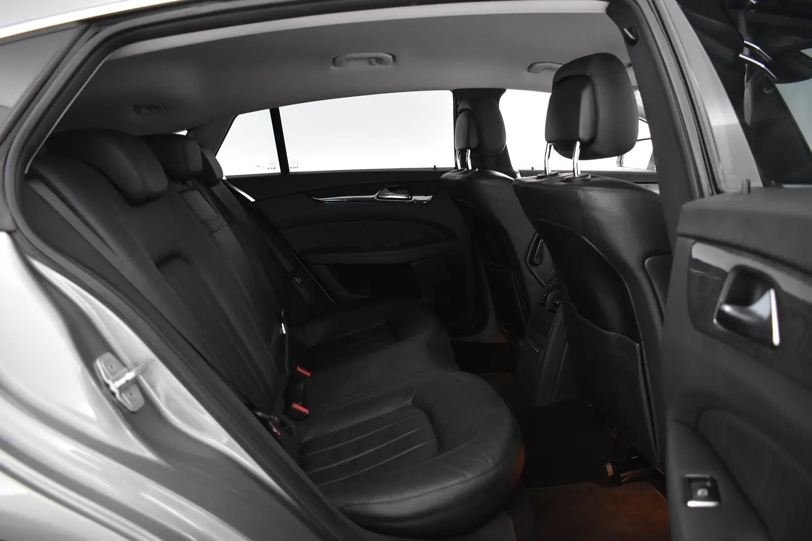 Car Image - VurVjVvmMNL2wUOImGjru