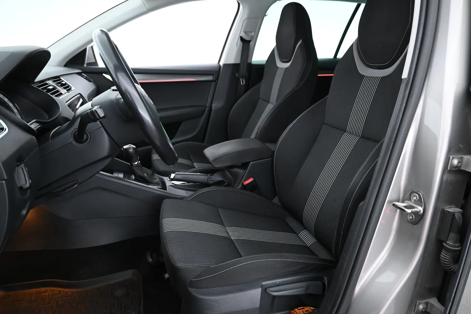 Car Image - 3ANJ5cLLxBcb9rQ5gM4xqF