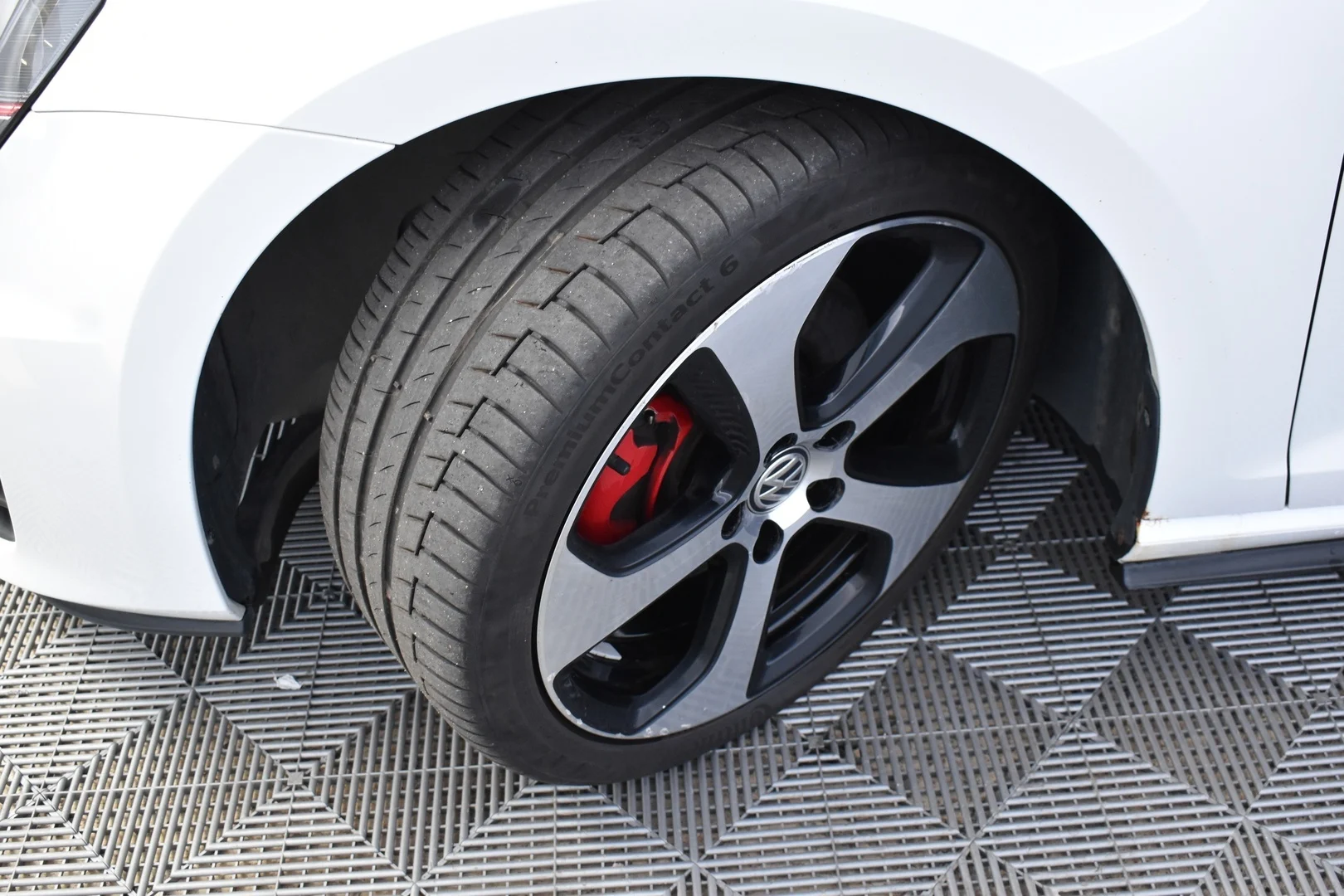 Car Image - DtjNRhx7YkwiwWnFYq6a2