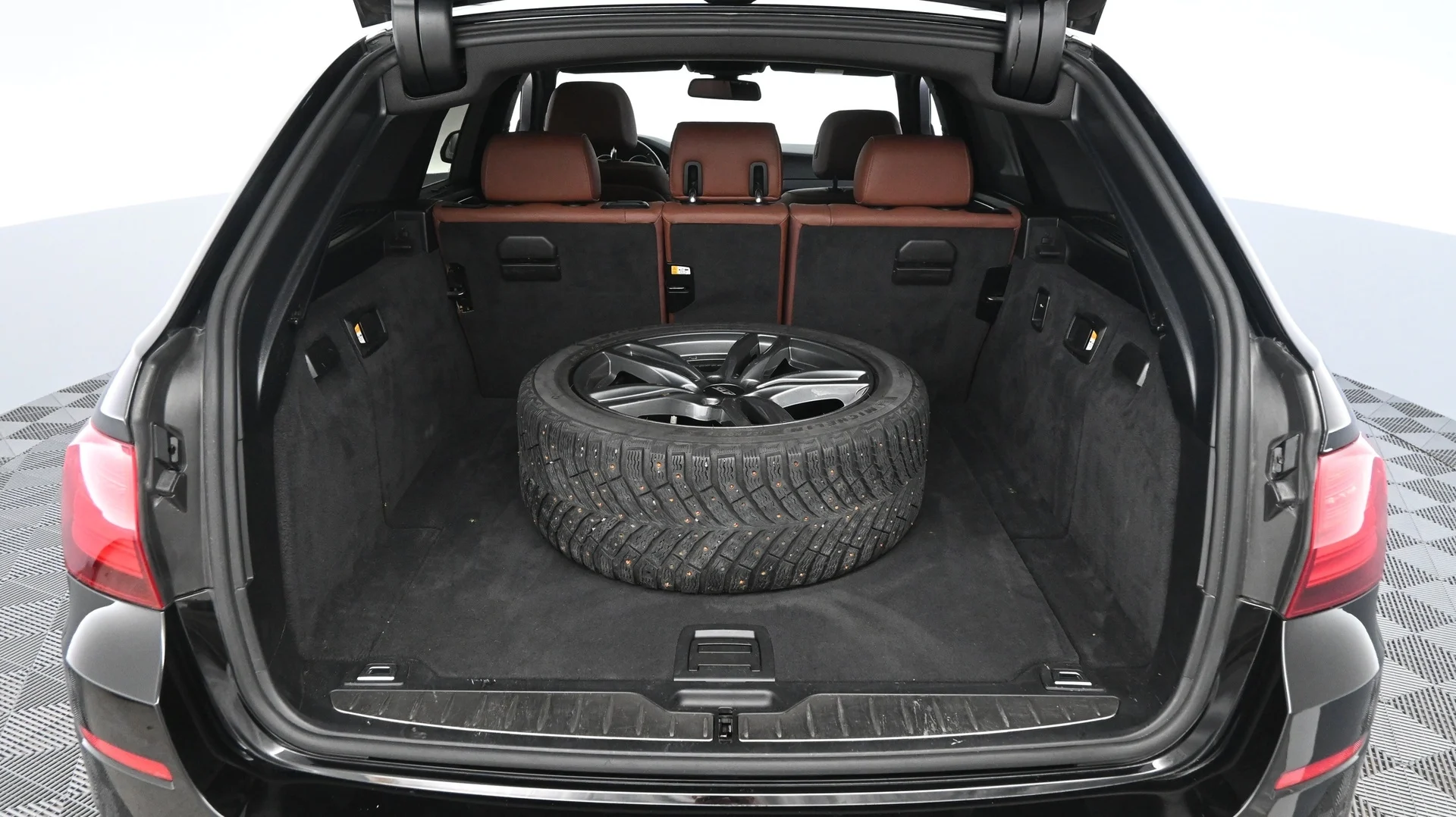 Car Image - 76frSSuOAhiDVE1KFDuAsd