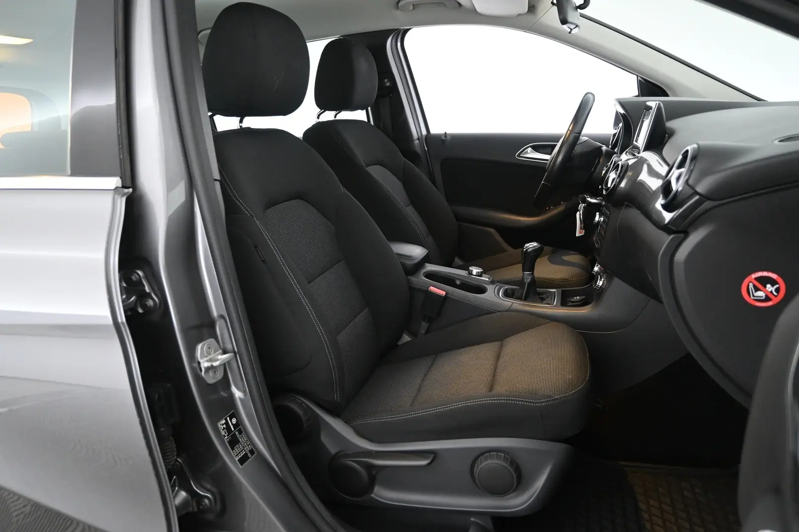 Car Image - 7l1BnZYVNCpkc8tv64ZwFG