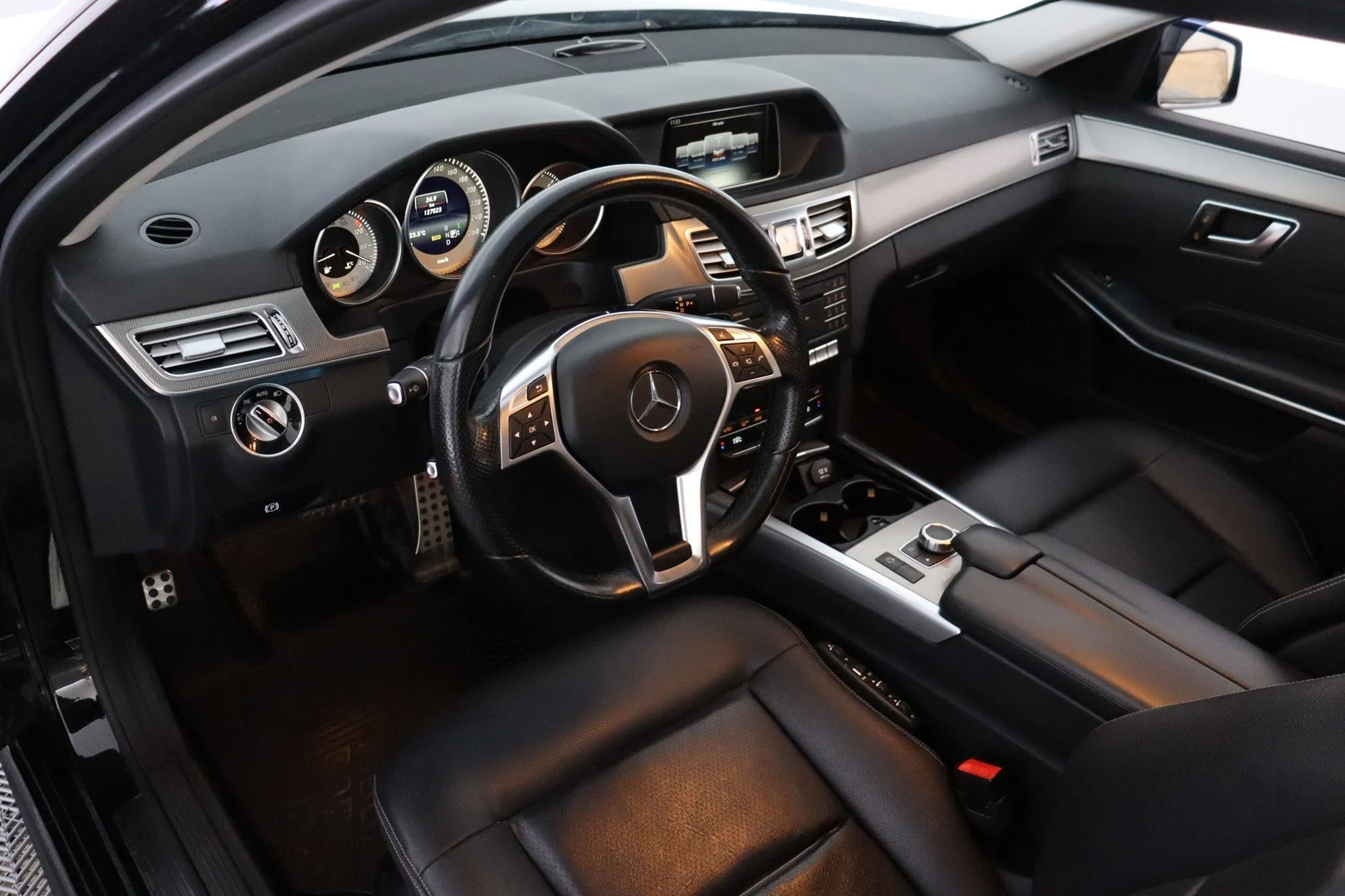 Car Image - 1NJW1mhXEhOg6fGMWAPQ9i