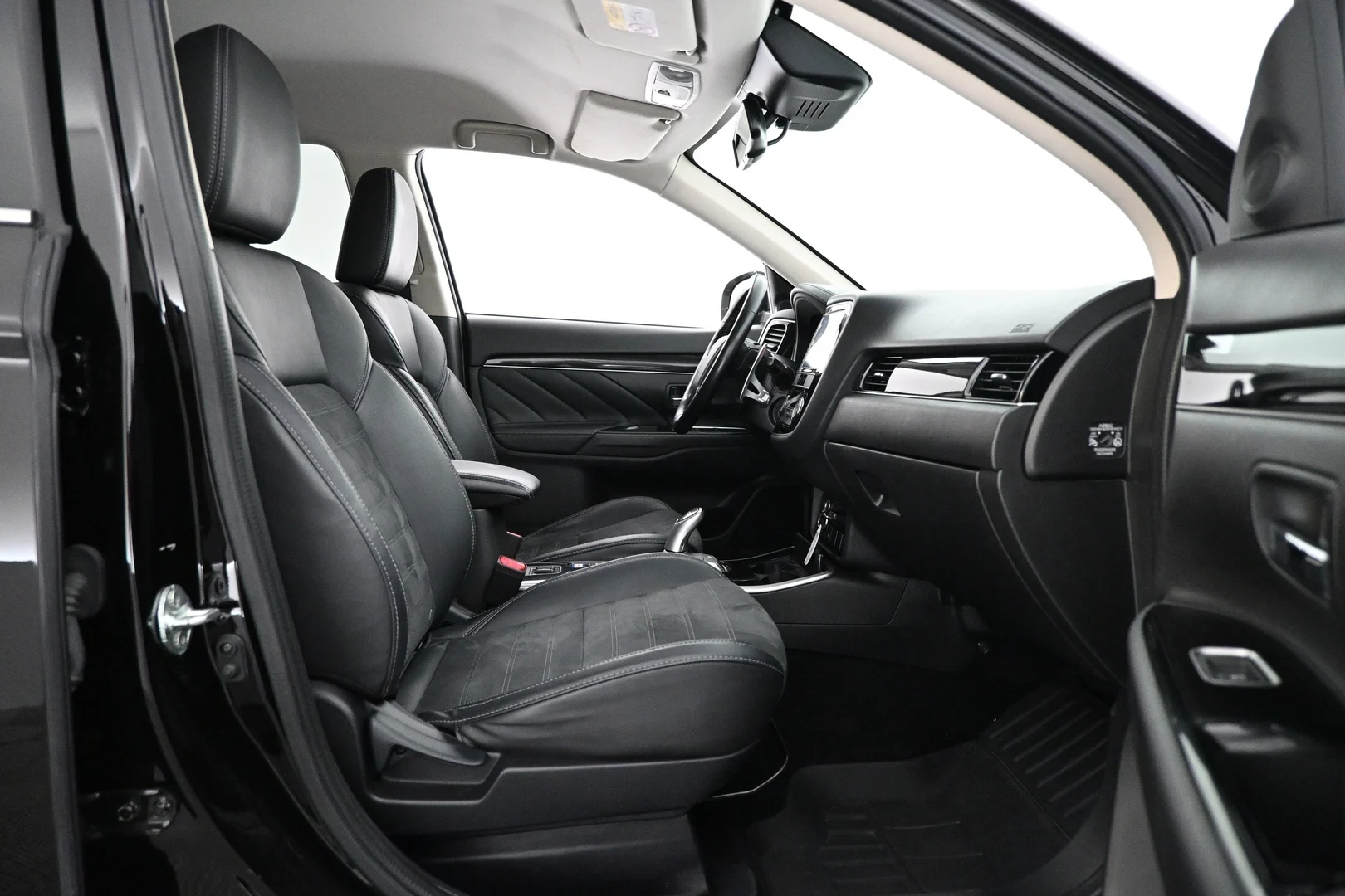 Car Image - sarHbxL4bl8PBZeNZBtLh
