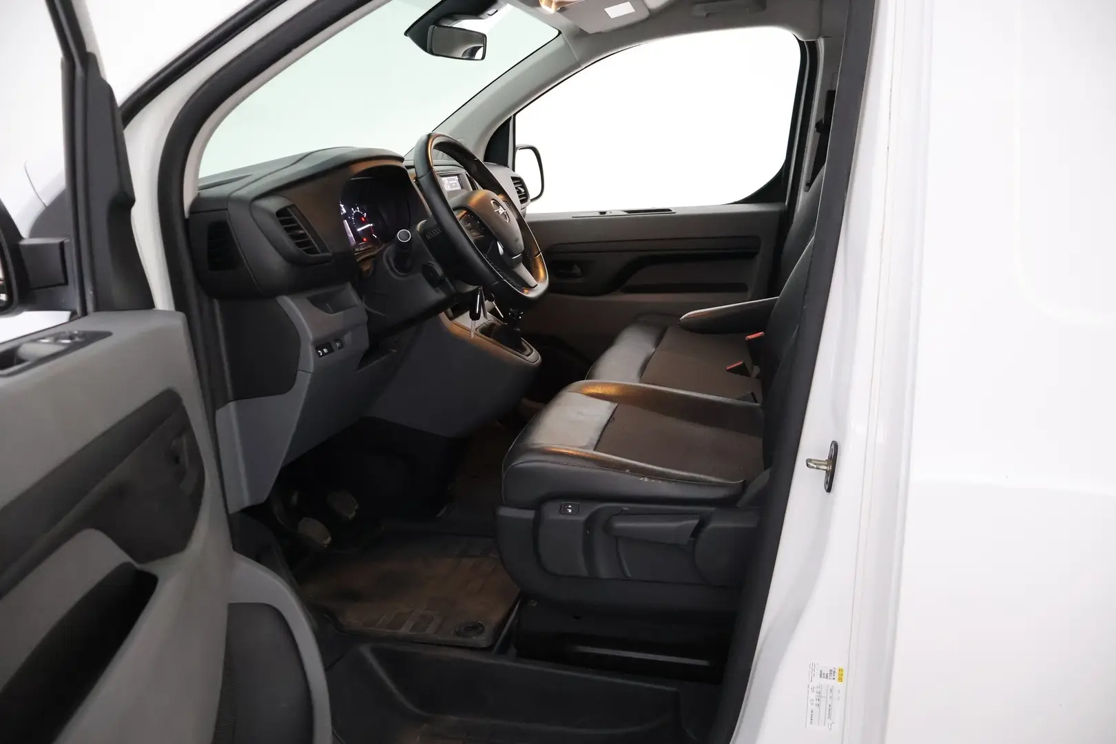Car Image - 1tCIpYaVWo5Ym4ULbFIOYf