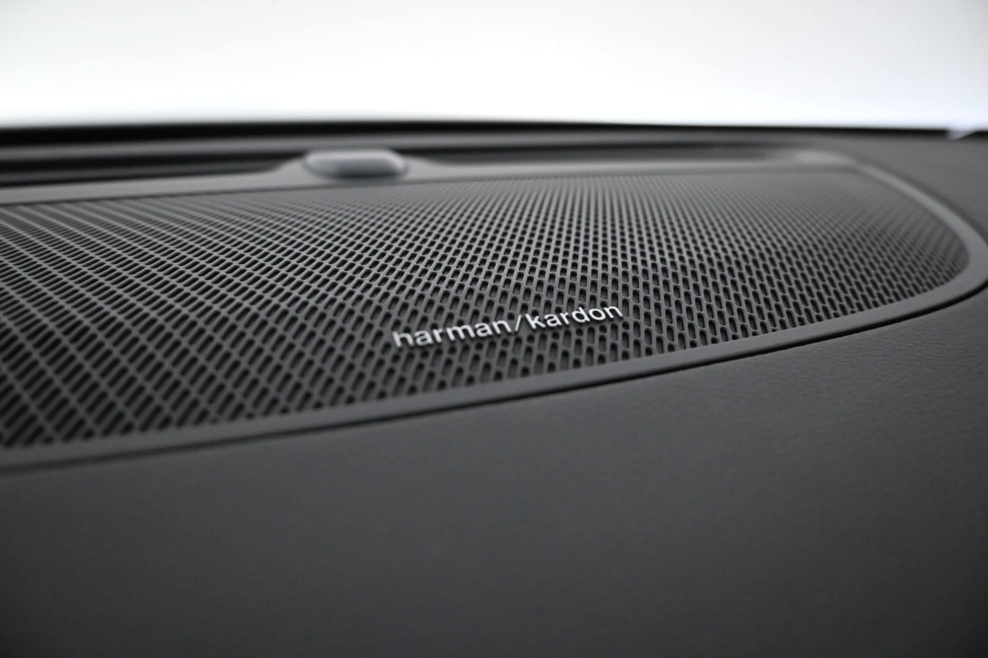 Car Image - 32GvS3yekf1Gi3i9d3I1wF