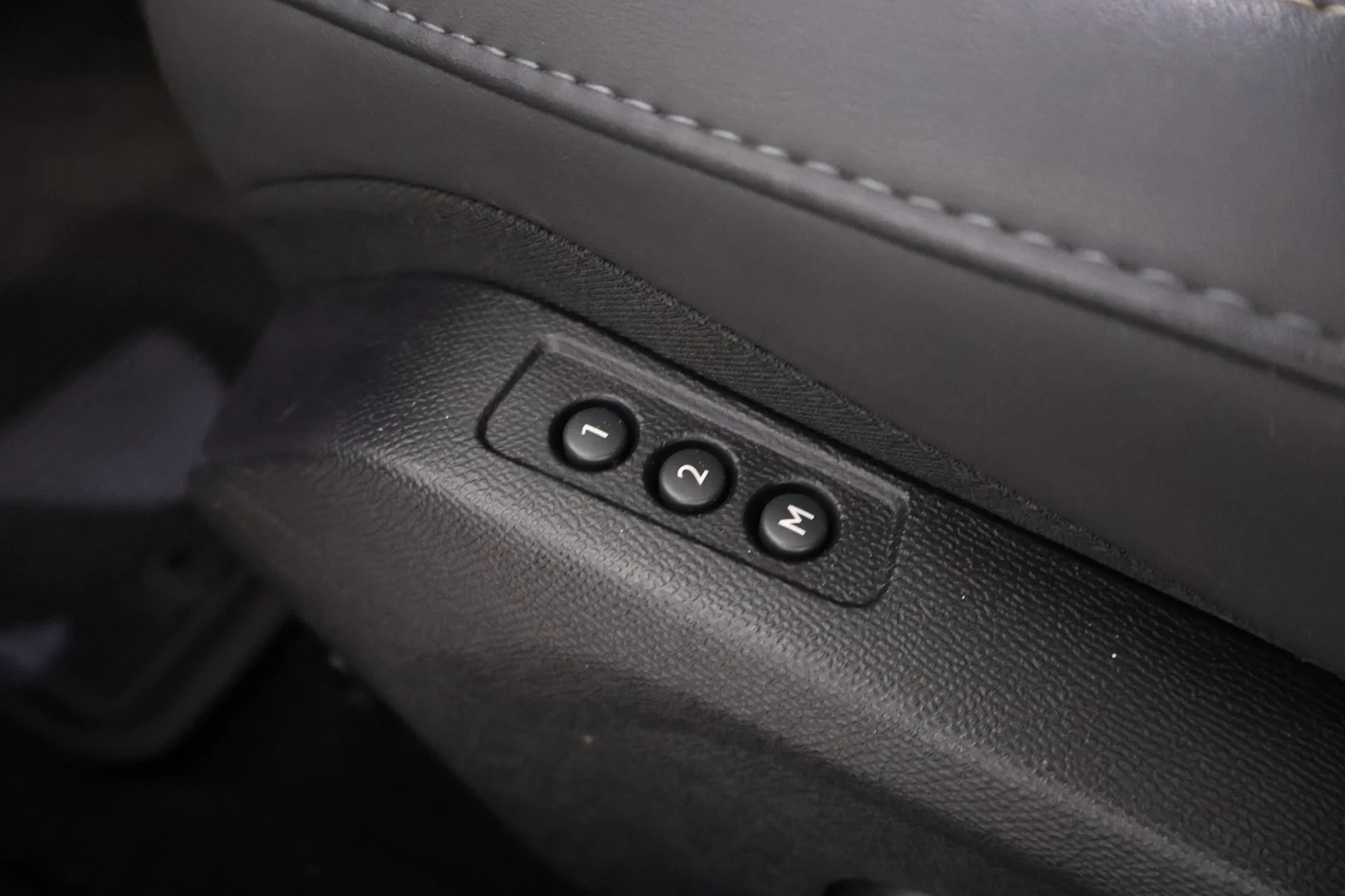 Car Image - zeiBkvwP8GbVz9XV9gsU1