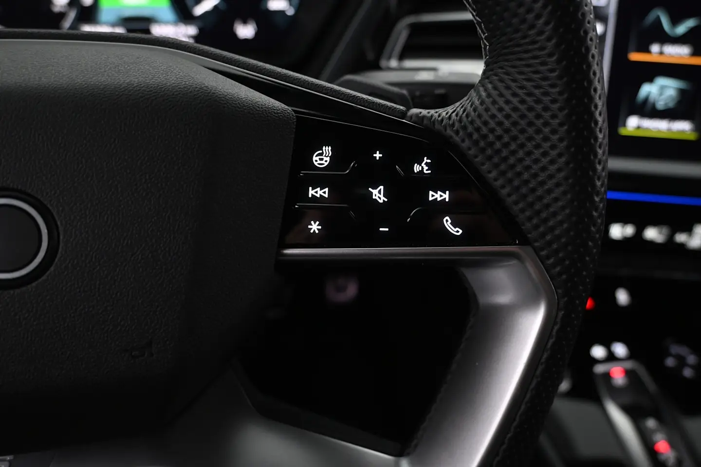 Car Image - 5yVo0KoJ2AiBu04l9eeKOX