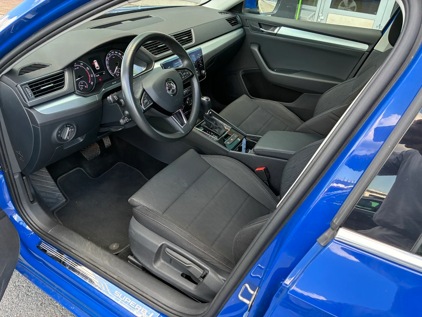 Car Image - 2RnB2iiVZbv3fvqbStzKTg
