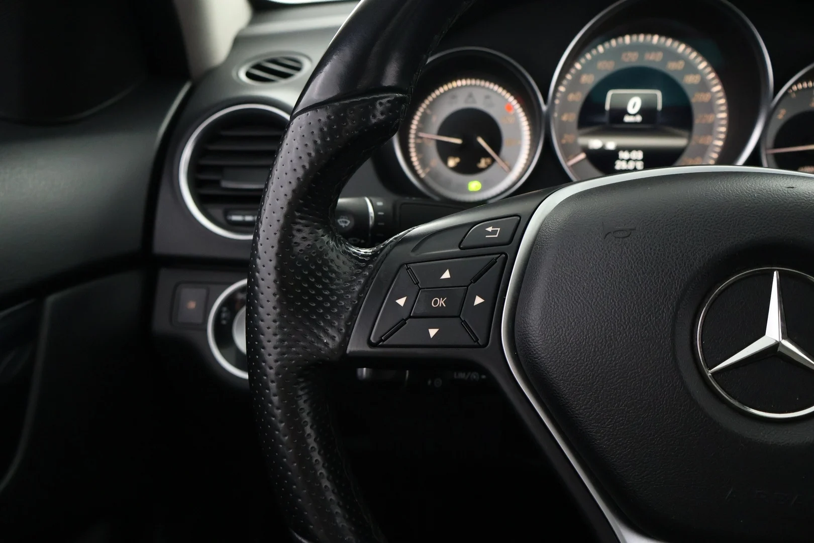 Car Image - oP04T9pJm3N47f6fYm6p2