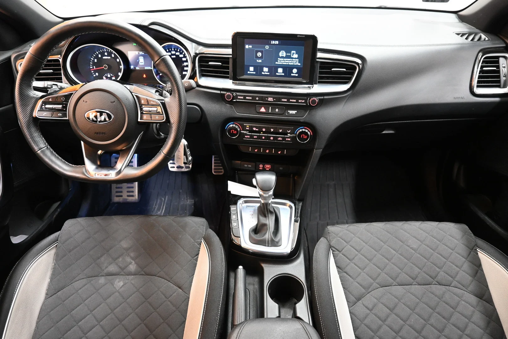 Car Image - 3VIfji0jppKKKHT40e54pC