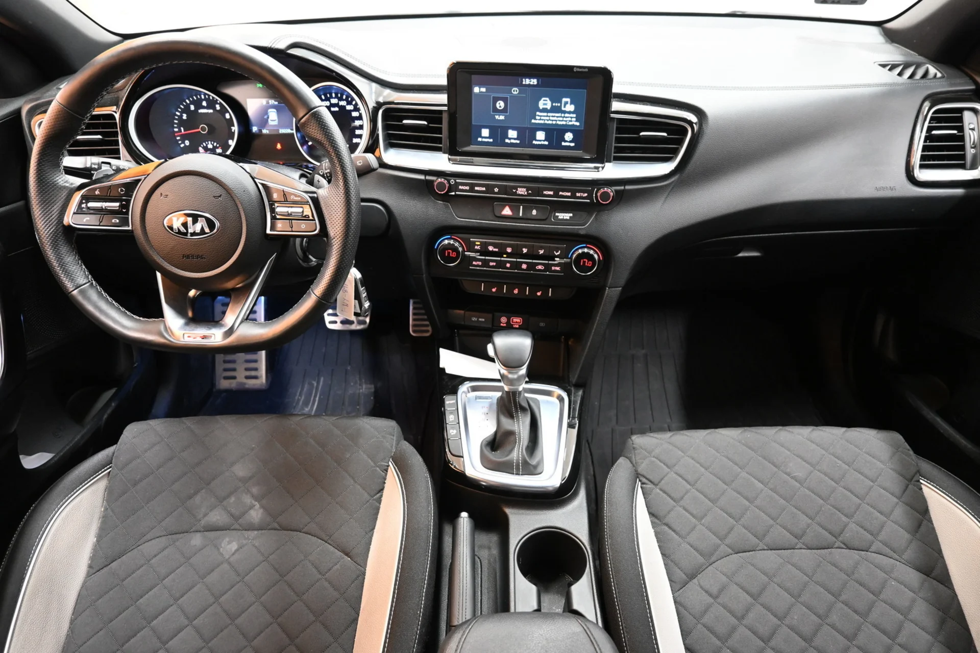 Car Image - 3VIfji0jppKKKHT40e54pC