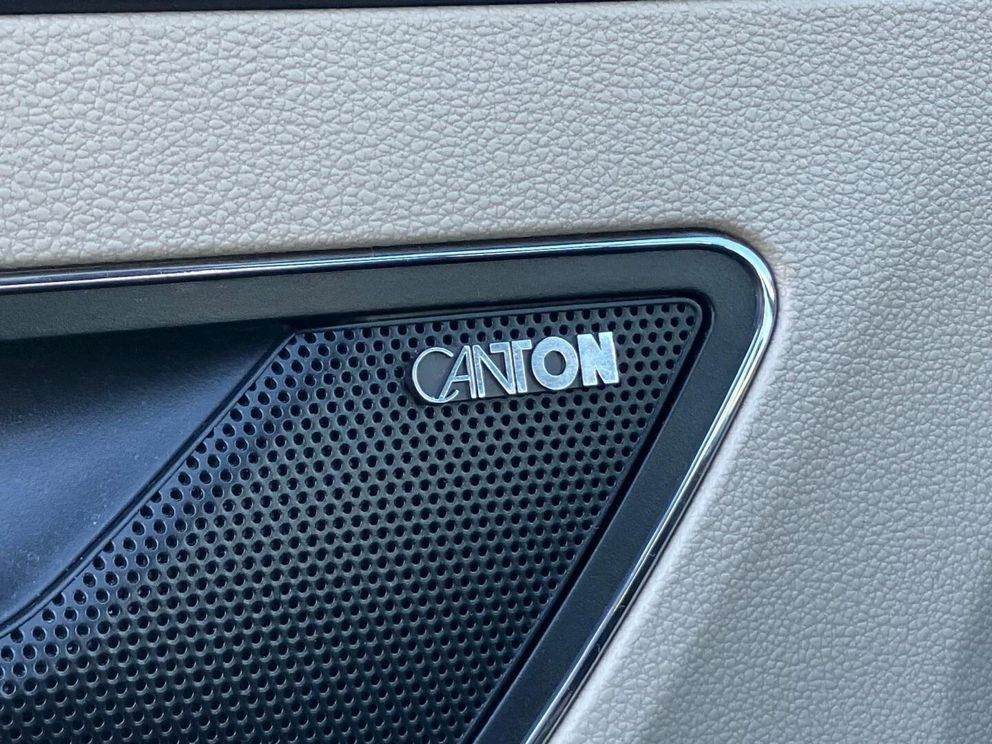 Car Image - 2tbXpgsljlo8fvcXOFptb6