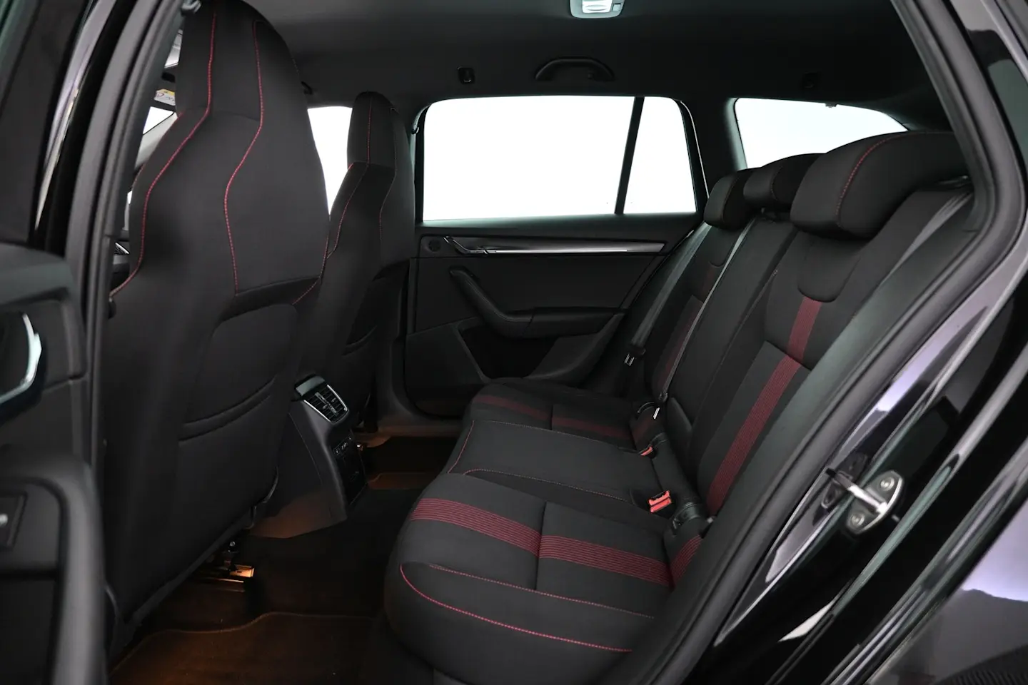 Car Image - 3i5Vgvp69GSWuHg4r5wggc