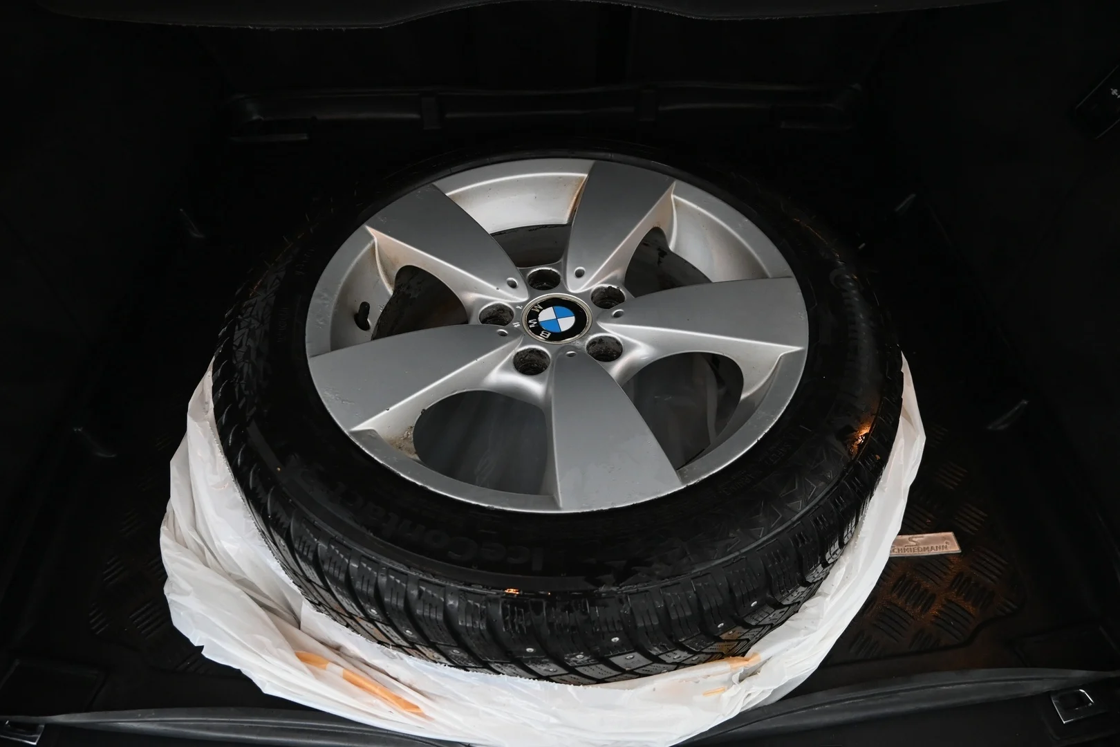 Car Image - 45L9taAcQMNZaRISZLudPR