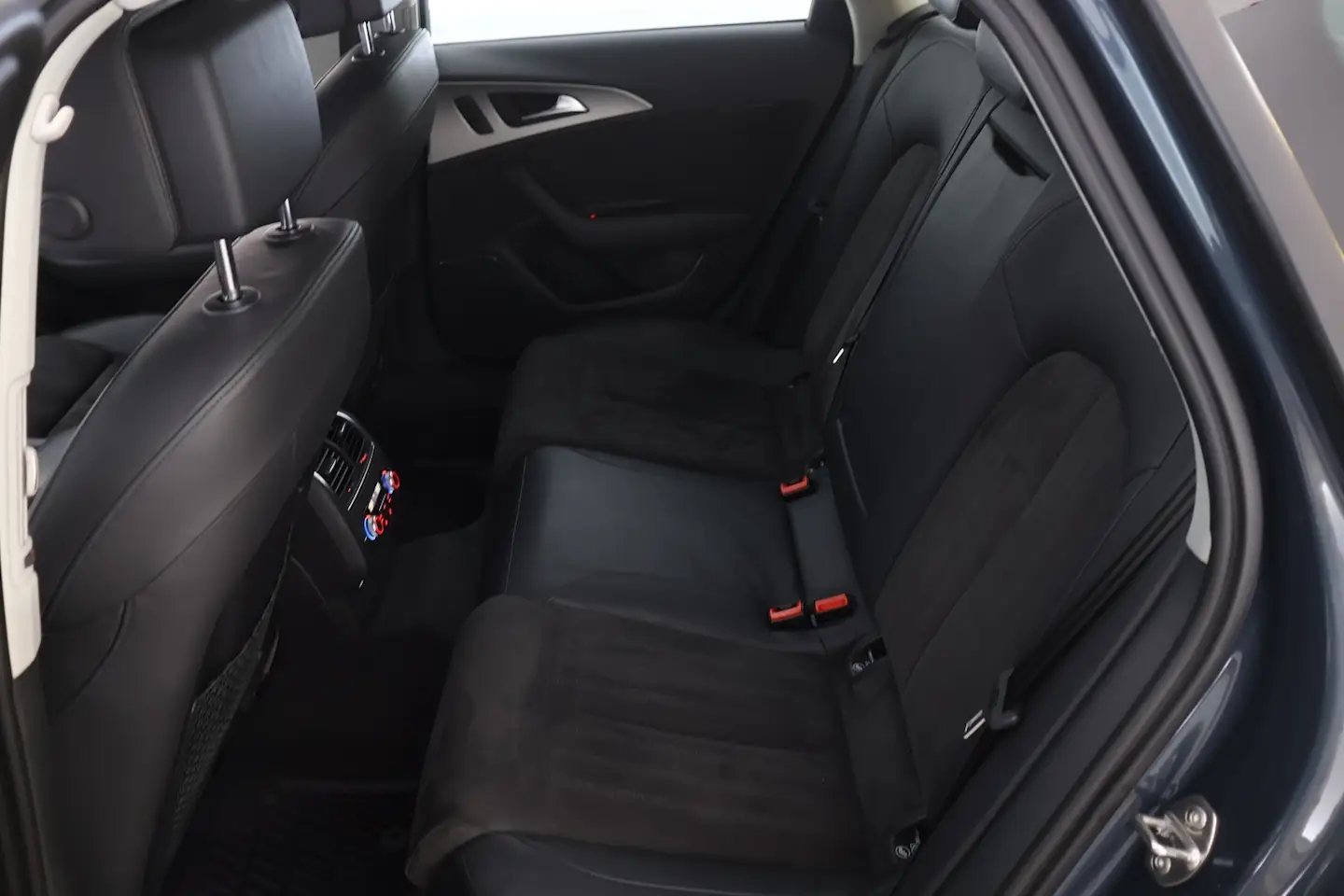 Car Image - aoU1ctYKUhYfIZFR0uBvY
