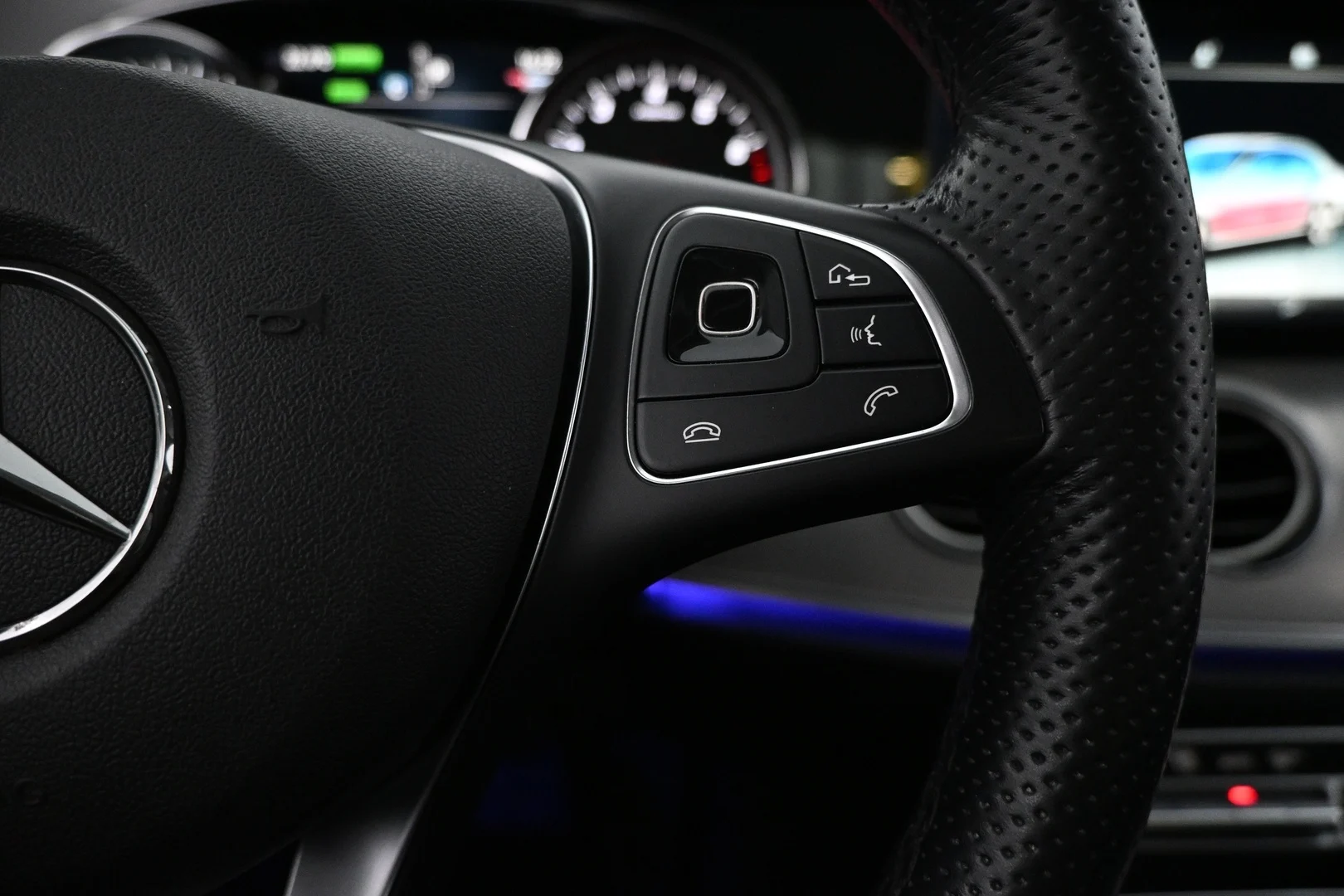 Car Image - 4NYE7sFZ4GDdPnejP6epU2