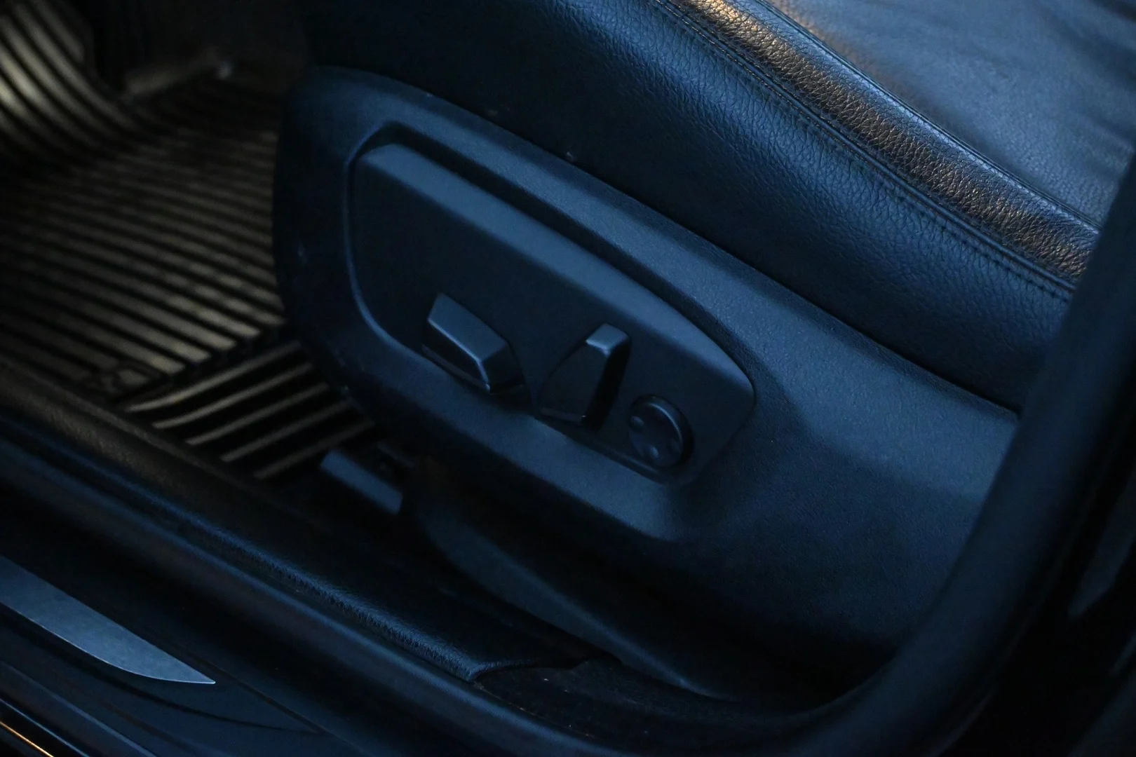 Car Image - 53mm3YxiO2YJuxRFDCdBo0