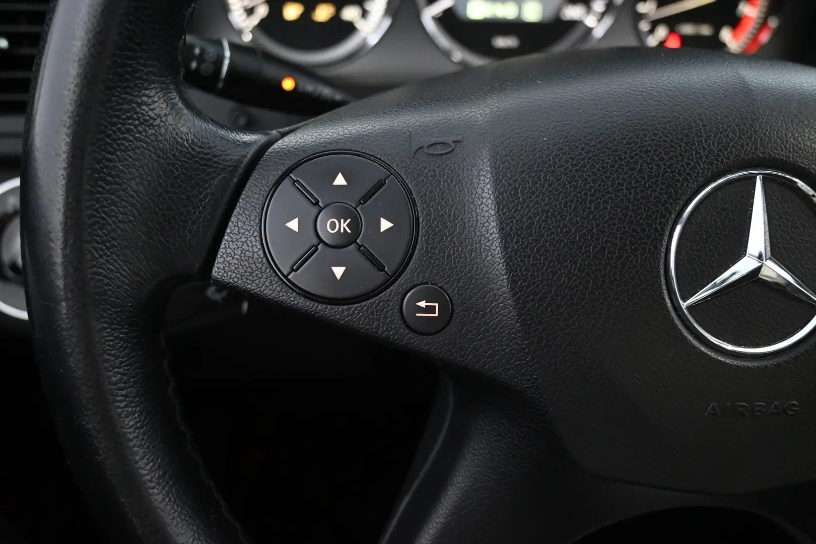 Car Image - 2uSTUyxaThj2RpPXIGzKLA