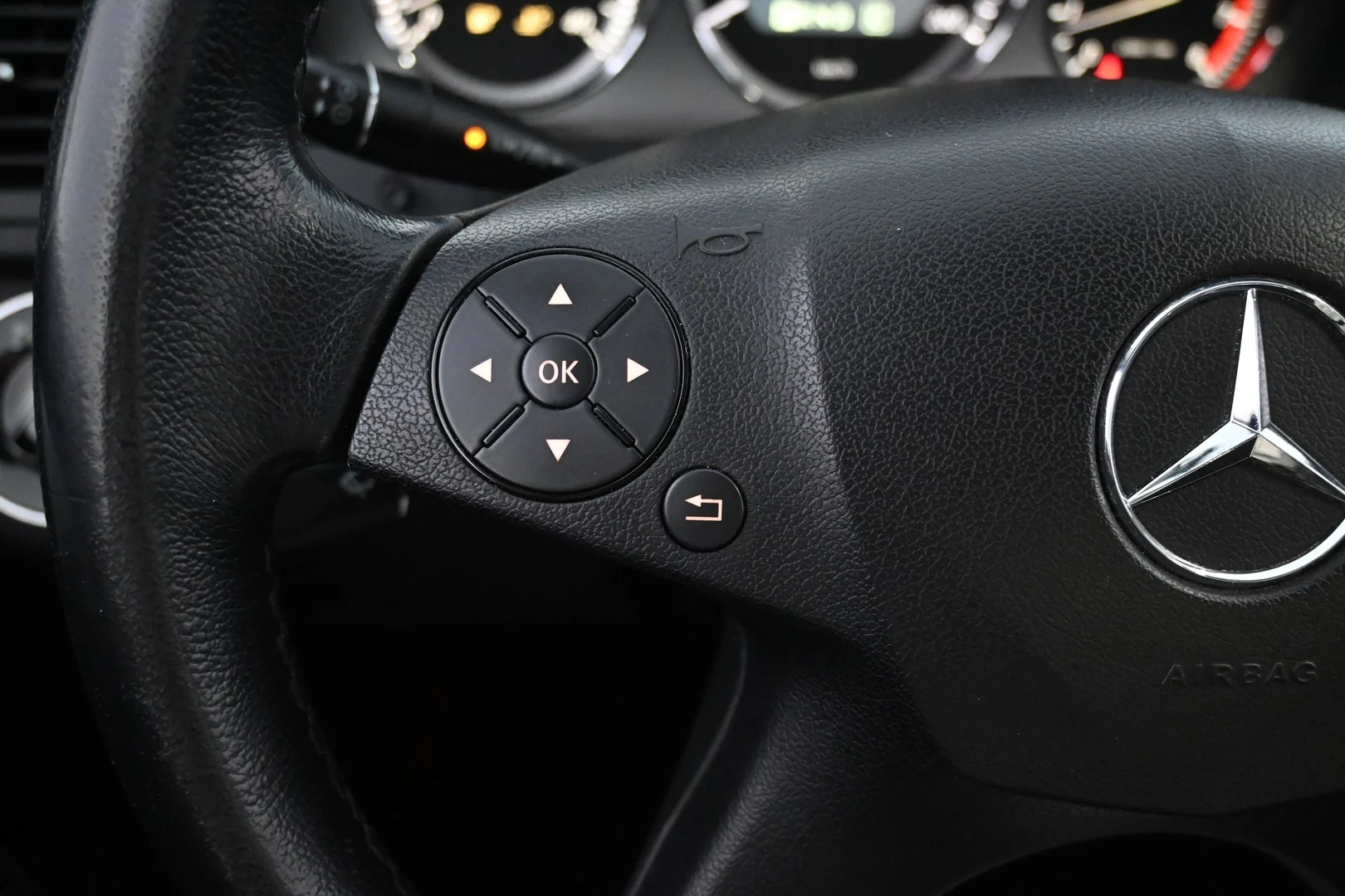 Car Image - 2uSTUyxaThj2RpPXIGzKLA