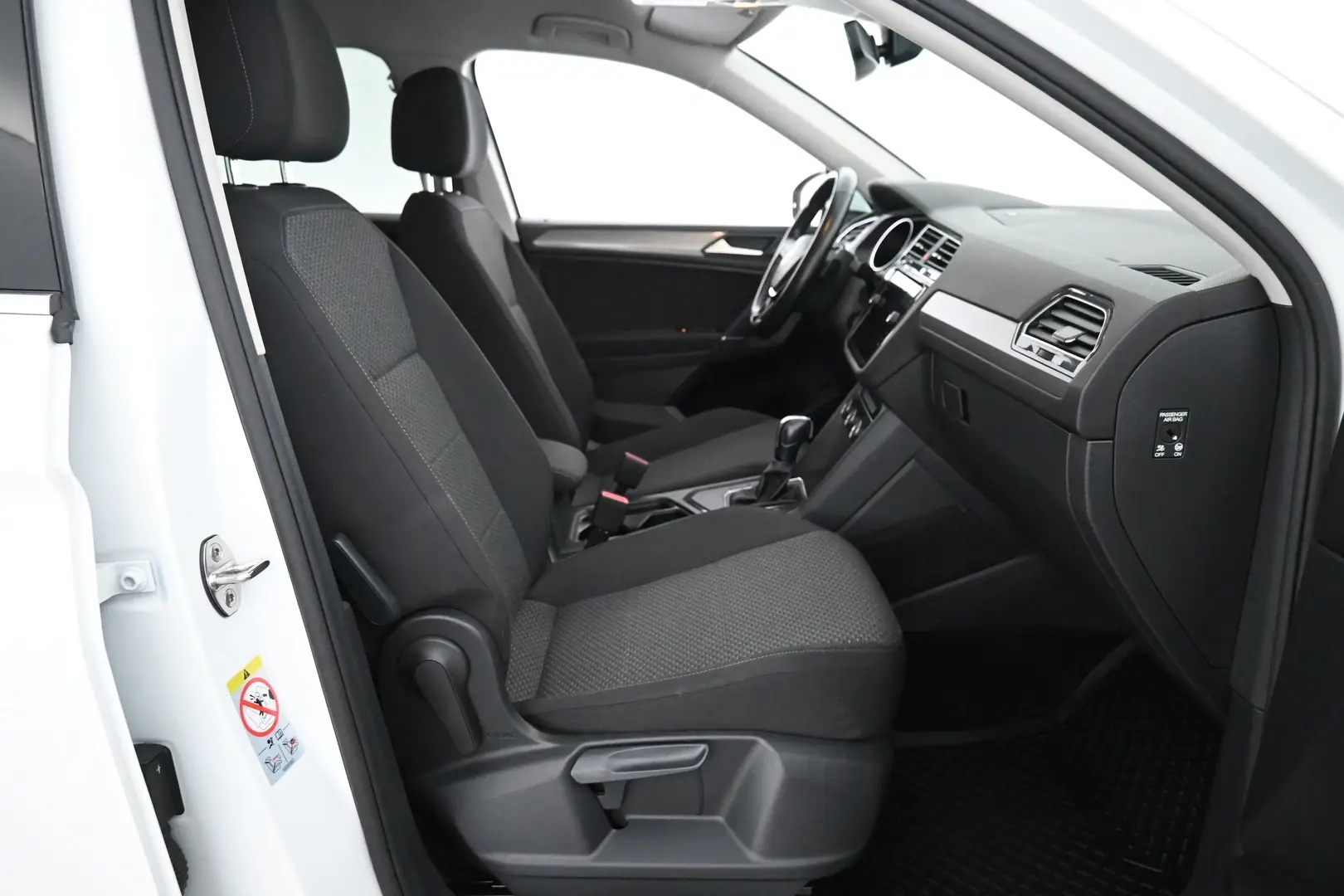 Car Image - 2Lo66UZKFpDlumonoHXi0G