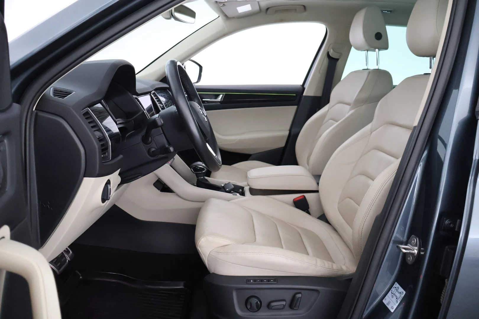 Car Image - 38jwPG4WIT9iSGSs9ddyEW
