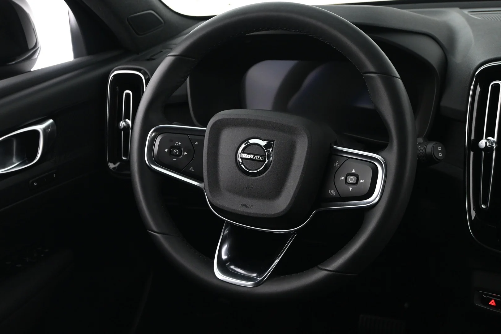 Car Image - 6UUEM8Pmt991v7jSu1PdYo
