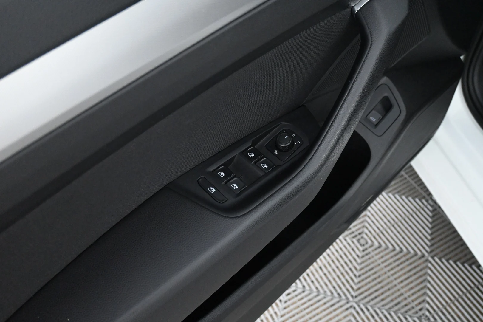 Car Image - 1WRe81Snju16JBDx9x4H1F