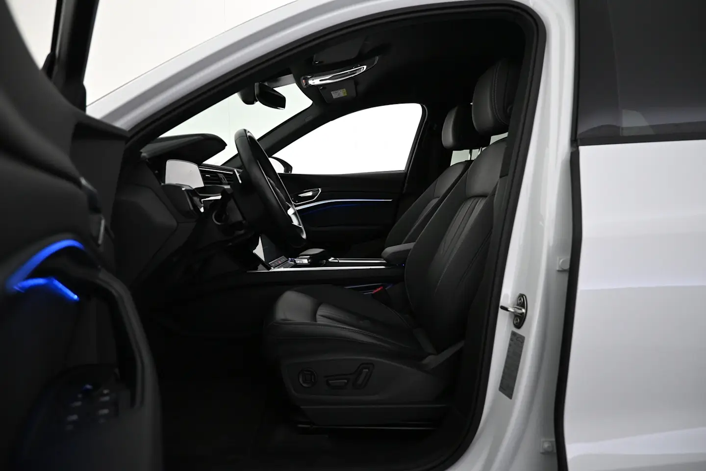 Car Image - 6yJC6dmgLSmEIARQA8LVii
