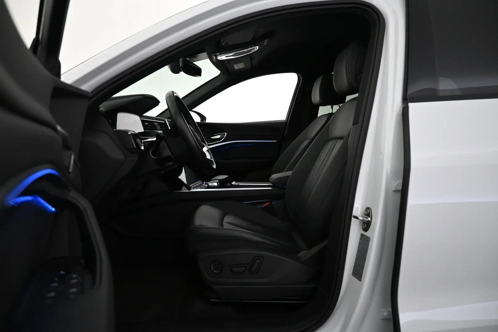 Car Image - 6yJC6dmgLSmEIARQA8LVii