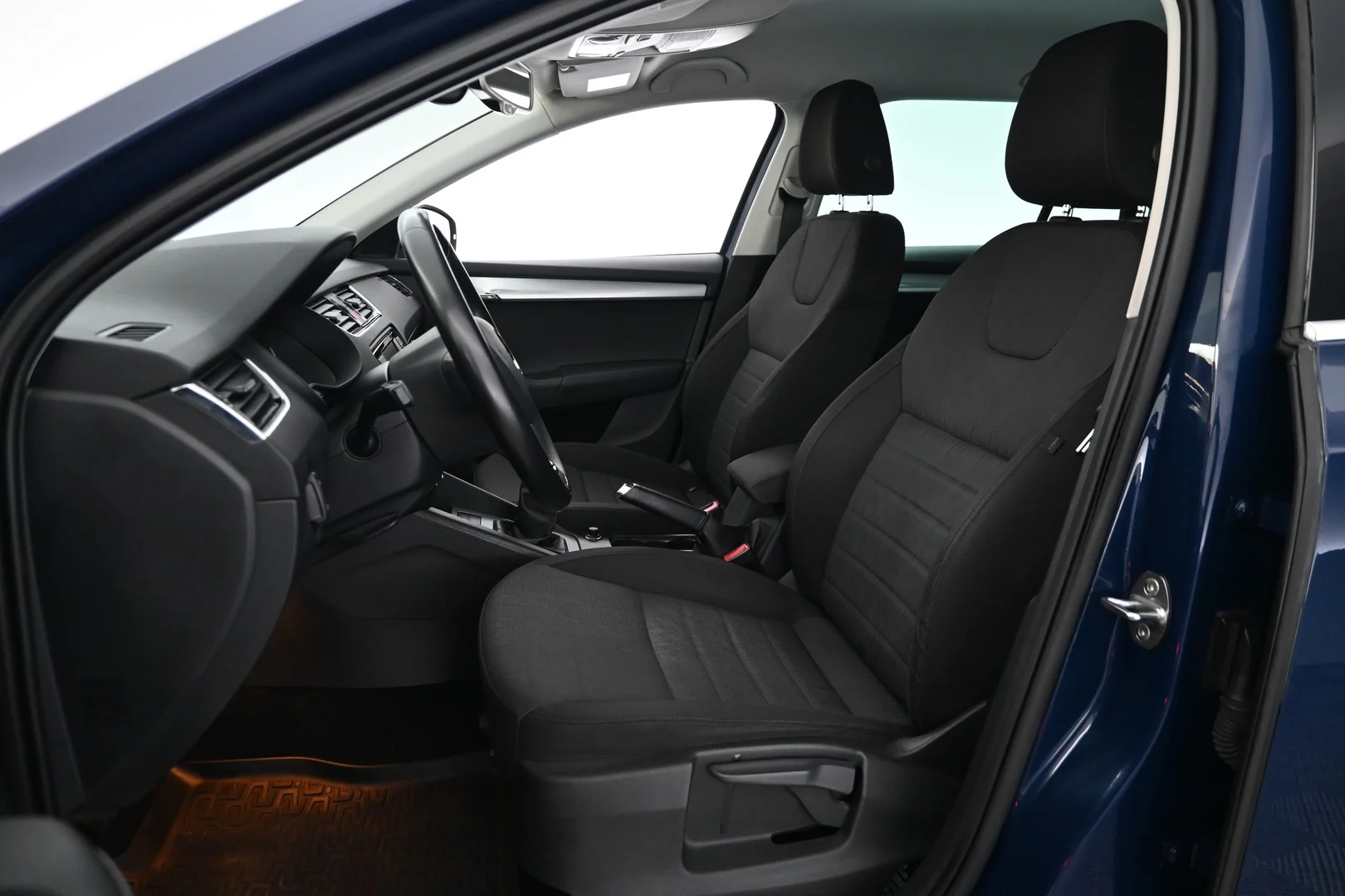 Car Image - wDHIYy7B8oY2HZMgX6EXX