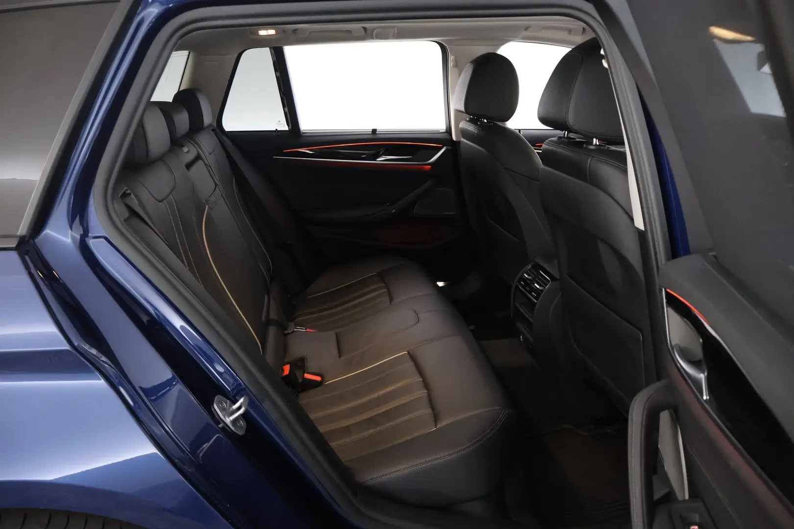 Car Image - 6tbKGmFcXYVzY8q3CuGAIF