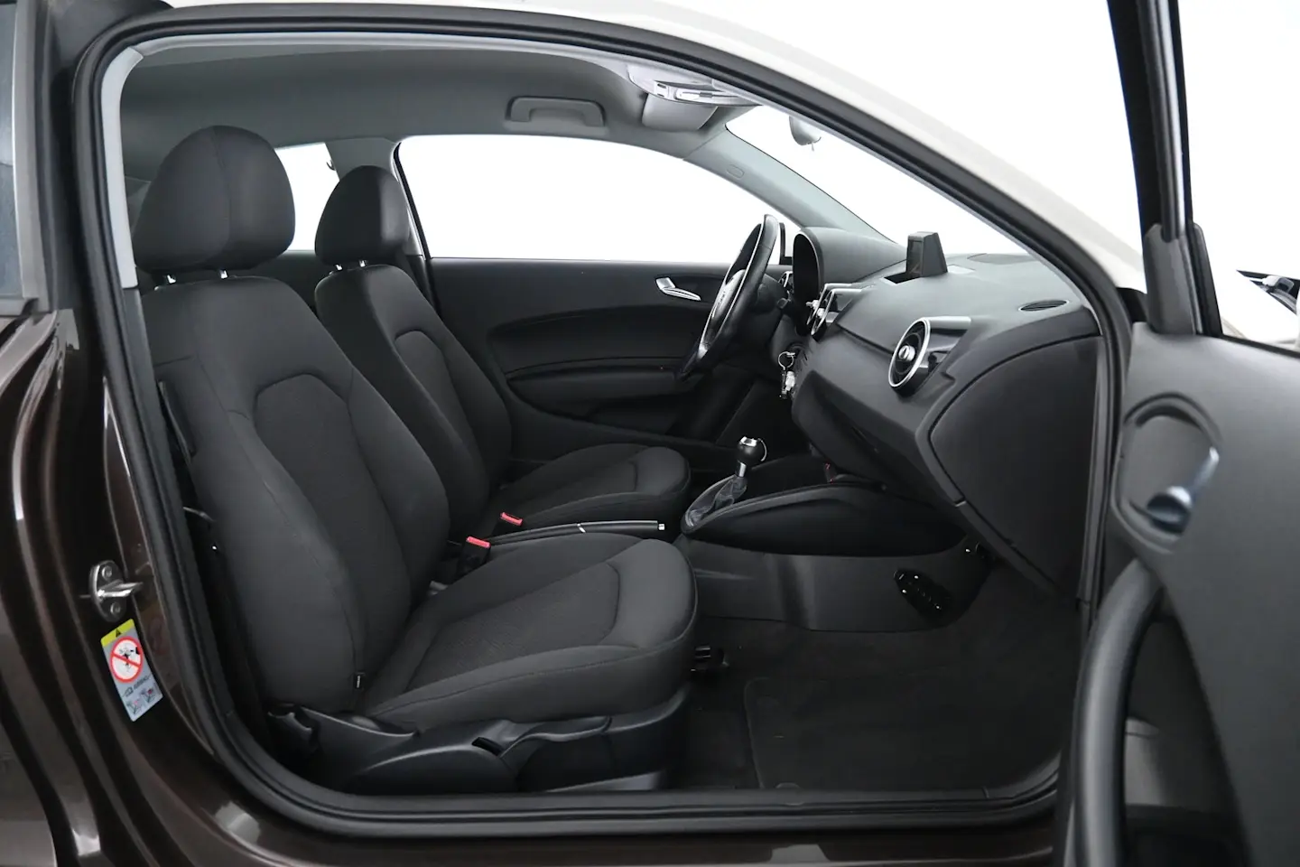 Car Image - 5rCnxZ57LzLztgYdjrxjU6
