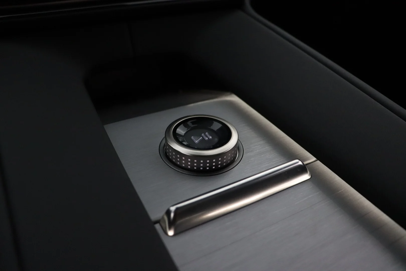 Car Image - 7KqGSFaNbLYrywc1EEIz2h