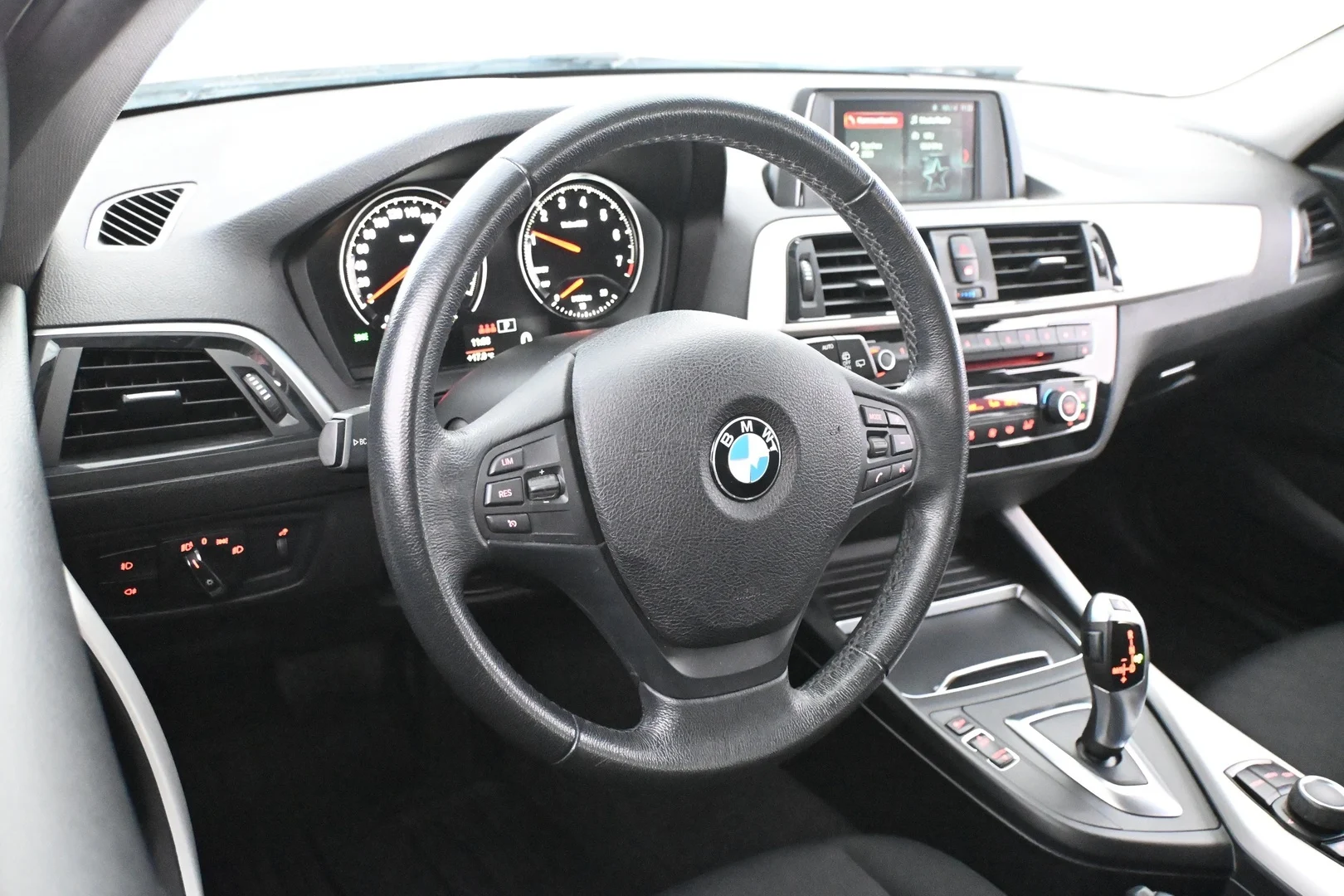 Car Image - 2LK41sgXLMw2DPKSnxMww3