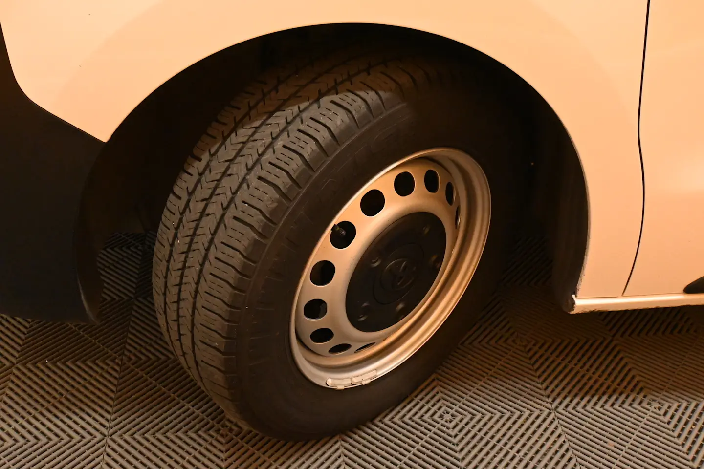 Car Image - 7gxPRZInWuaZEyEGhZ7YGc
