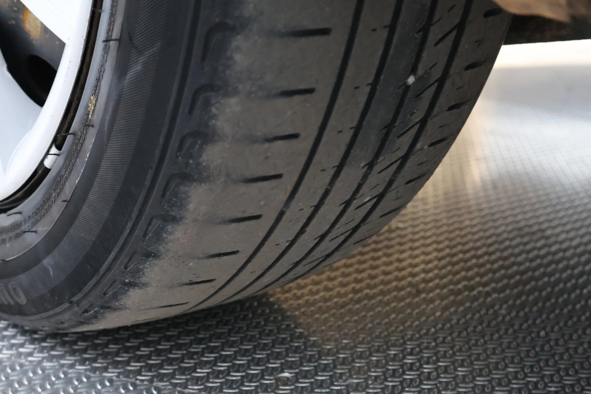 Car Image - 4uulUk7IpmNyIDGHq5MQR2