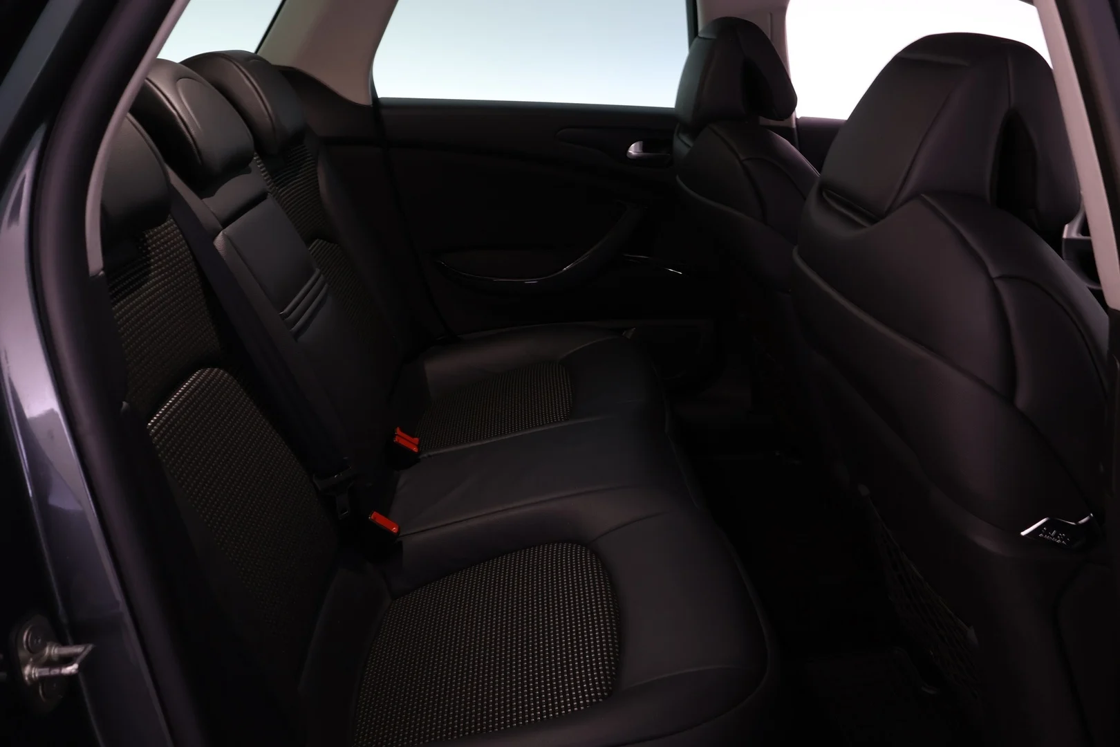 Car Image - 3o88v0xEG25spPdQjQbYpR