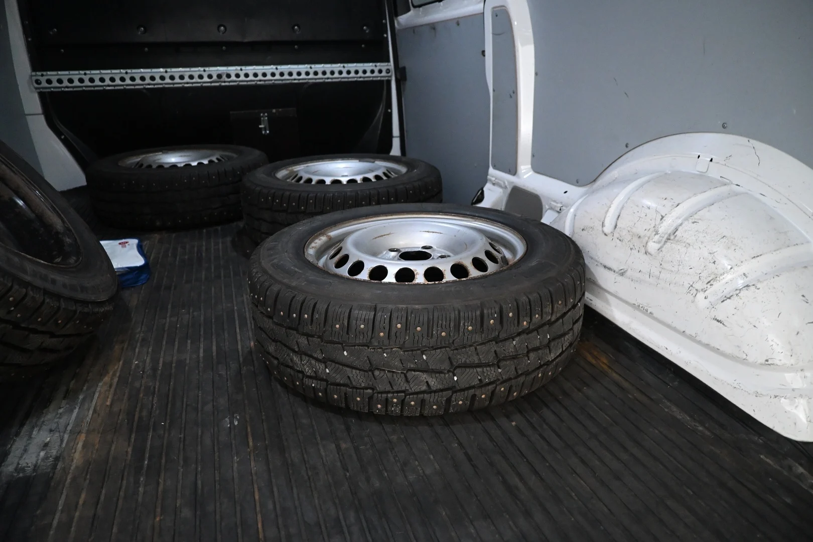 Car Image - 6ujXGNedO60OZsMQMhpd9P