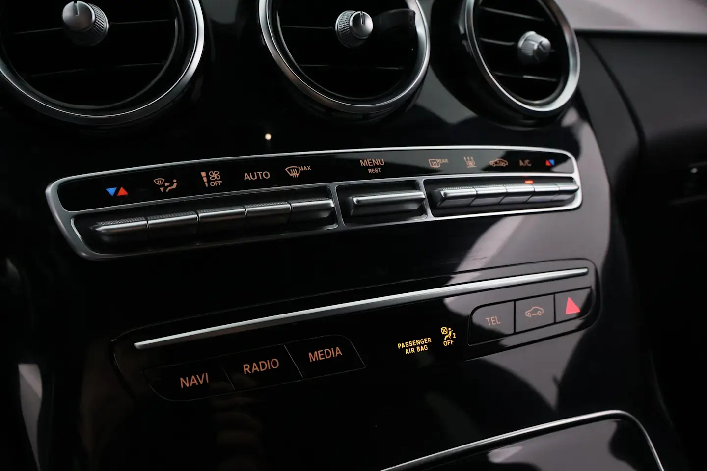 Car Image - vy95LyrUhFN5wewmFlvF1