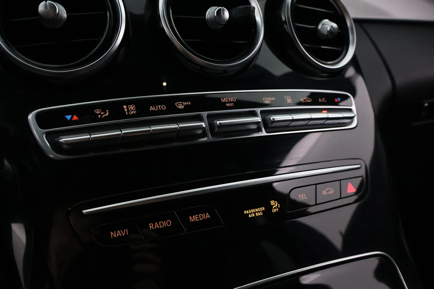 Car Image - vy95LyrUhFN5wewmFlvF1