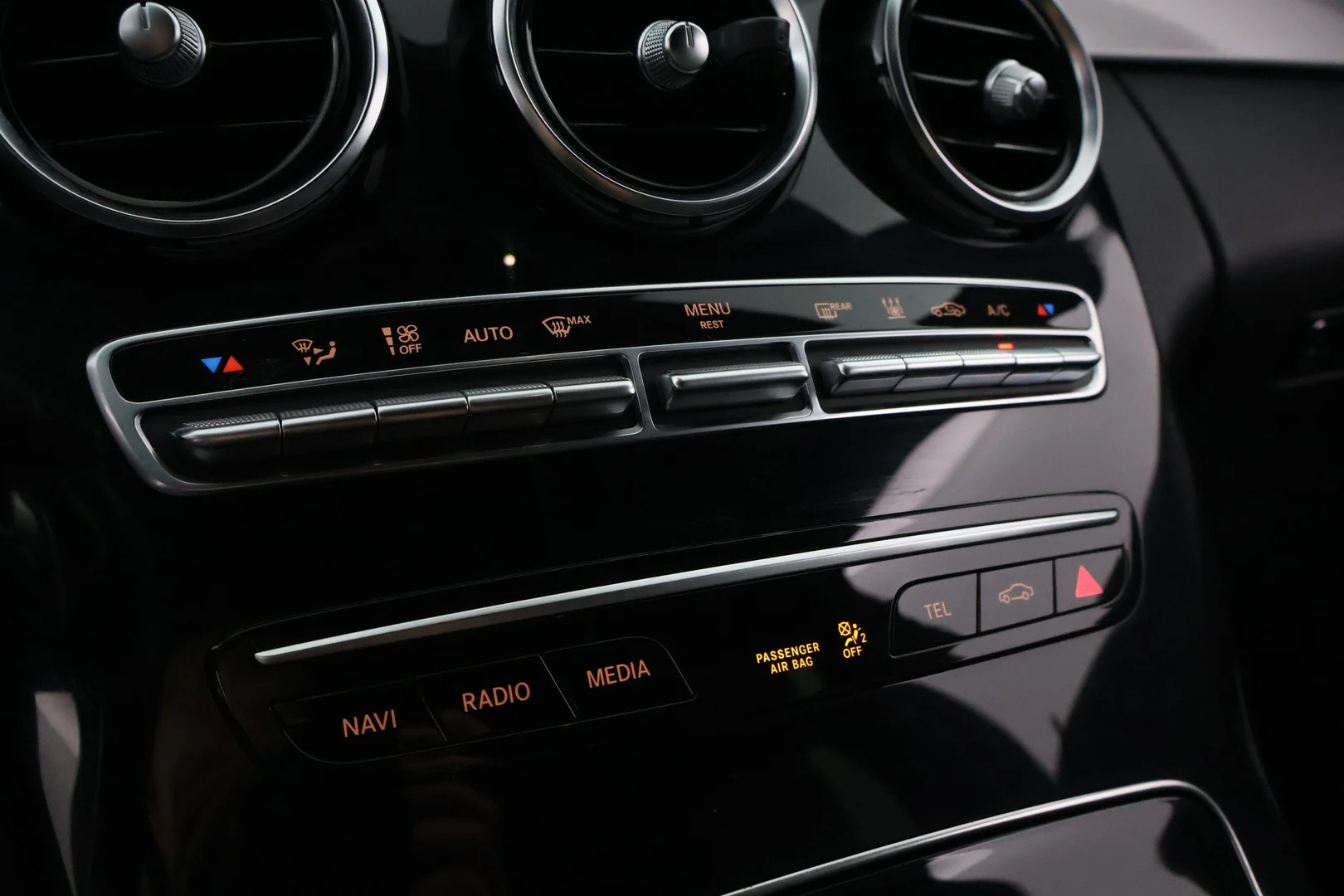 Car Image - vy95LyrUhFN5wewmFlvF1