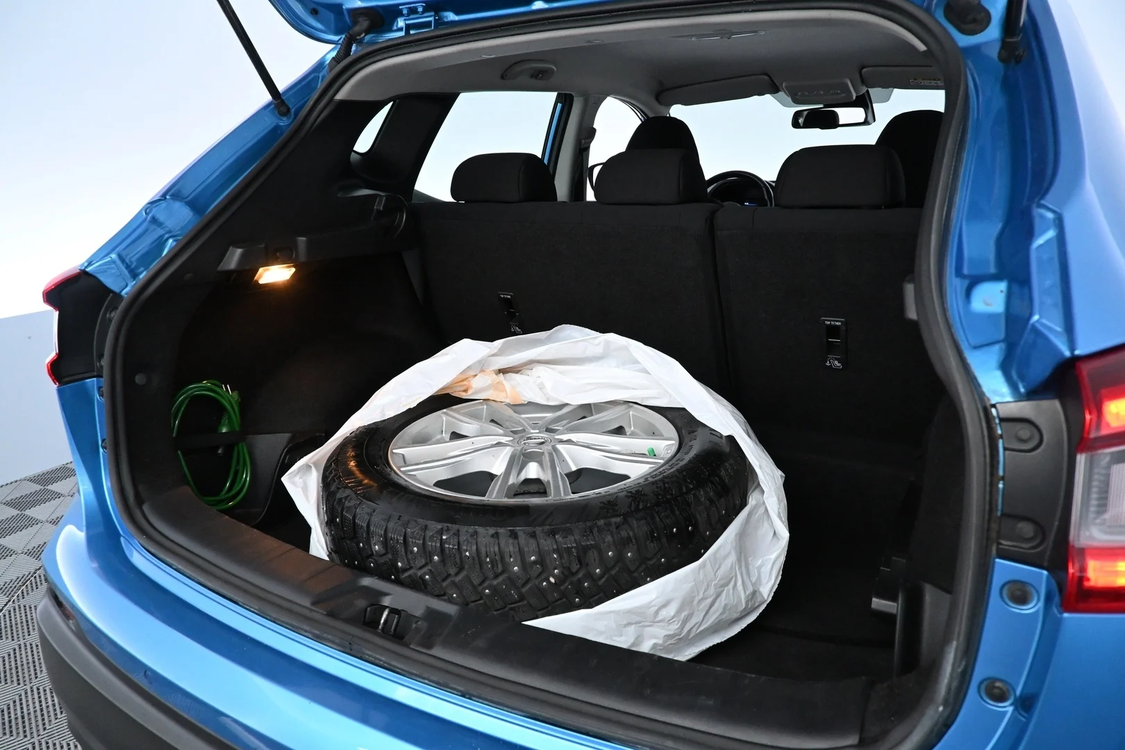 Car Image - NB9ER67XeQs2ujXOfAxdp