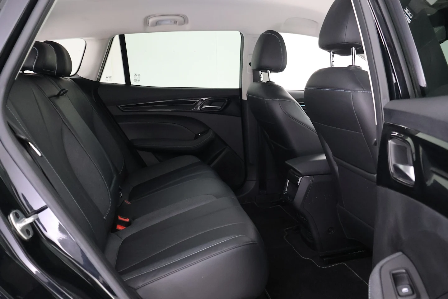 Car Image - 20c20iqXXOuIPNj3Hm6y1Q