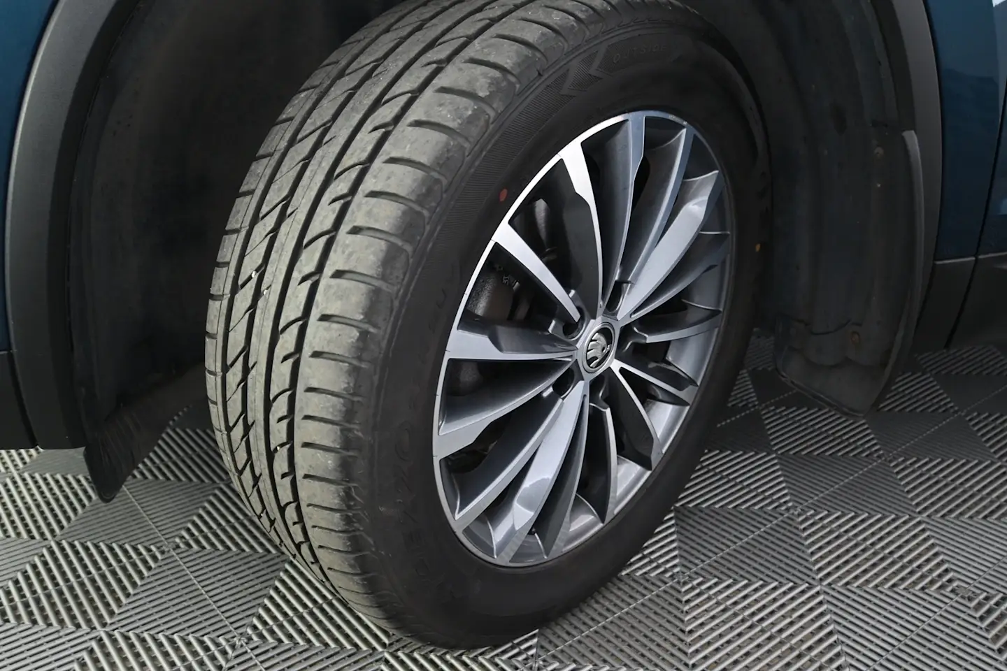Car Image - 52NKPgV4TbrUrobxTlyZL1